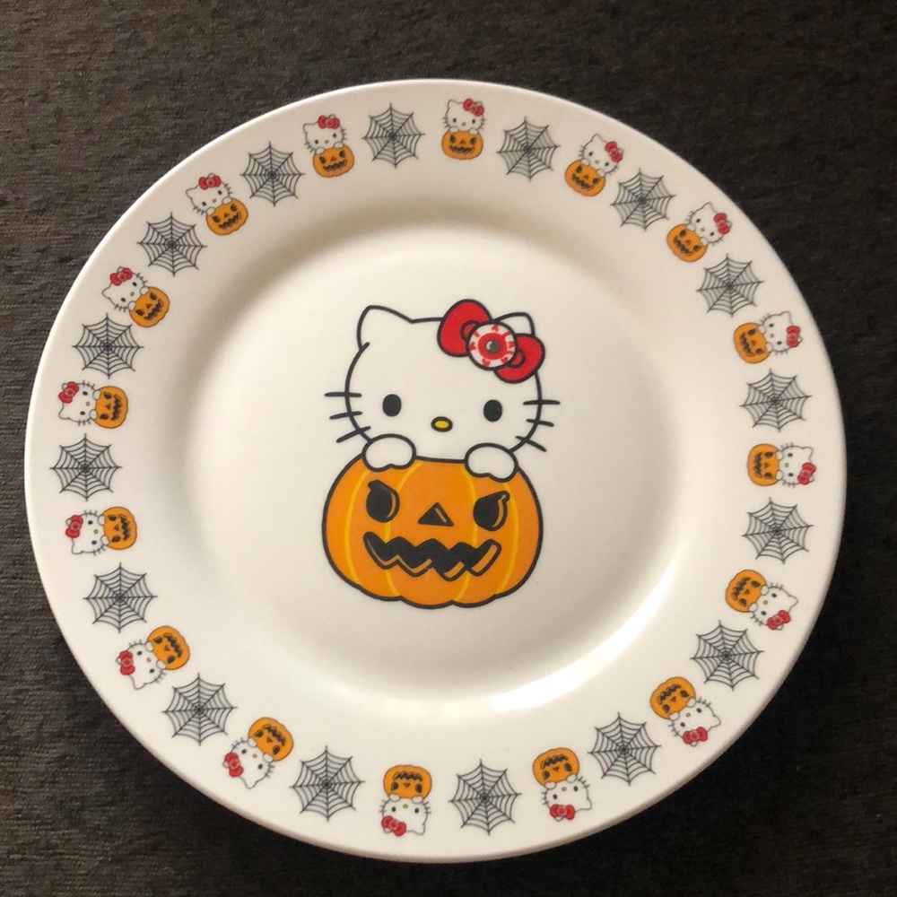 Hello Kitty Halloween Dinner Plates set/2